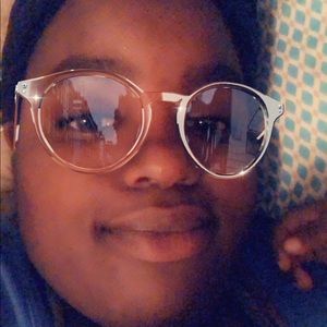 Meet your Posher, Angee